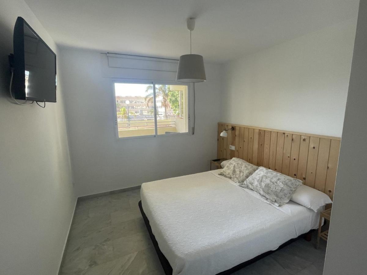 Apartamento Apartamento en la Carihuela con Piscina y Parking, al lado de la Playa Torremolinos Exterior foto
