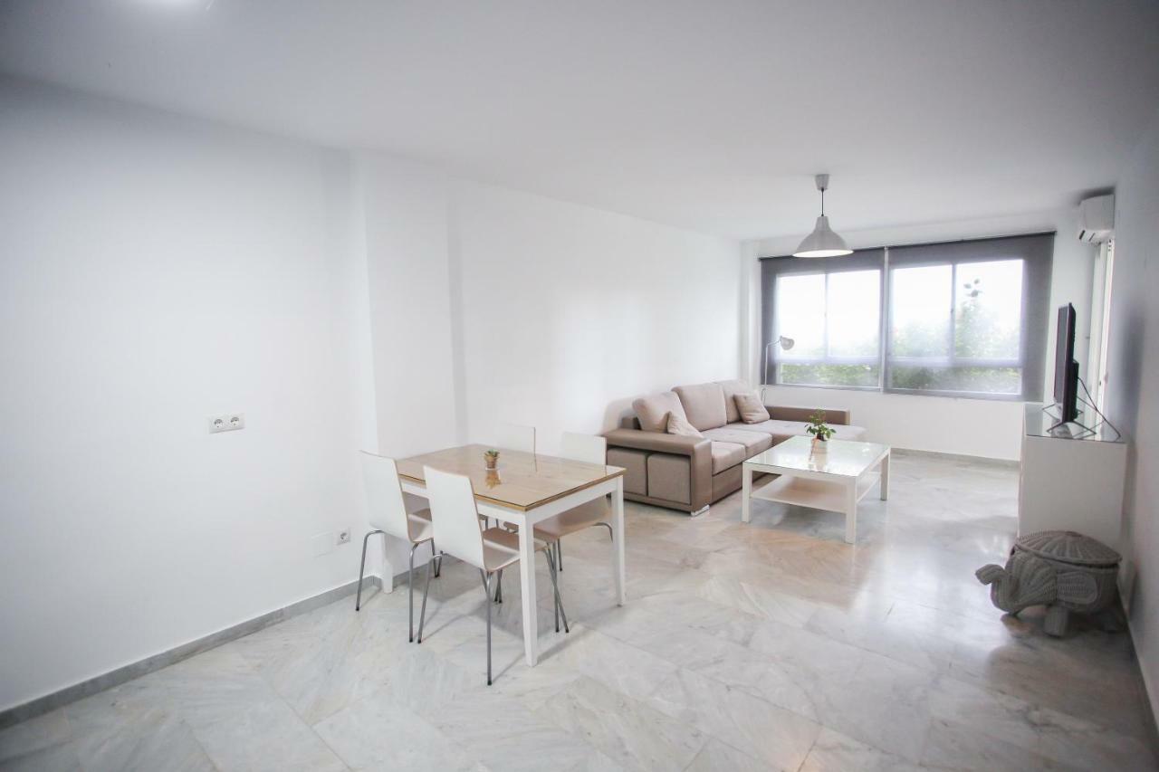 Apartamento Apartamento en la Carihuela con Piscina y Parking, al lado de la Playa Torremolinos Exterior foto